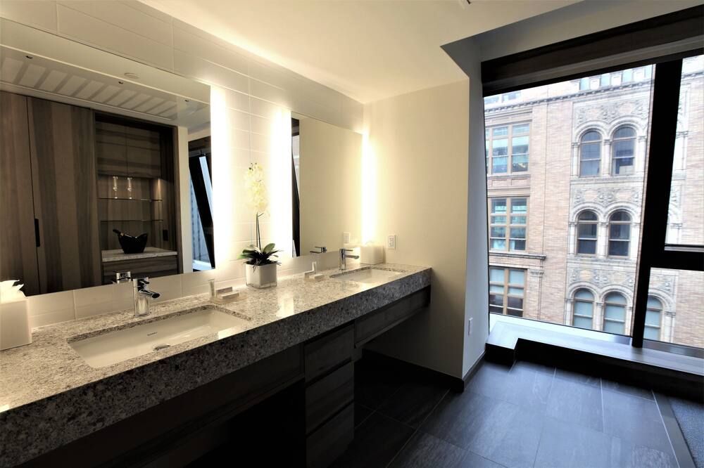 Bathroom view of Carnegie Hotel