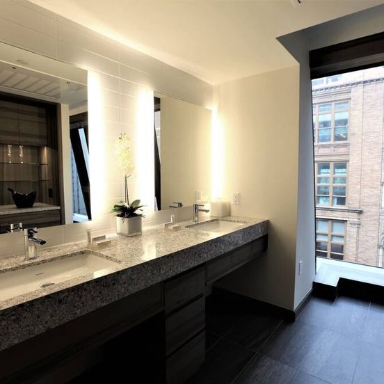 Bathroom view of Carnegie Hotel