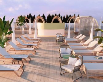 Novotel Valencia Lavant - Valencia - Patio