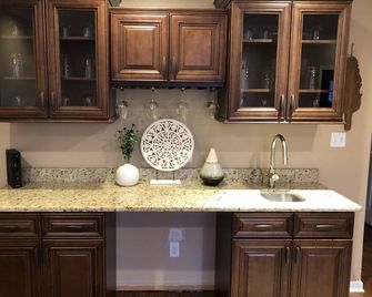 Cozy Clarkston Ranch with Room for 10, 5 bedrooms/beds - Clarkston - Kitchen
