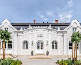 Fulop Panzio-Goldenrod Room, Révfülöp, Hungary - Révfülöp - Edificio