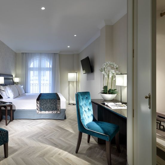 Bedroom view of Eurostars Casa de la Lírica