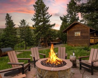 The Evergreen Castle - Evergreen - Patio