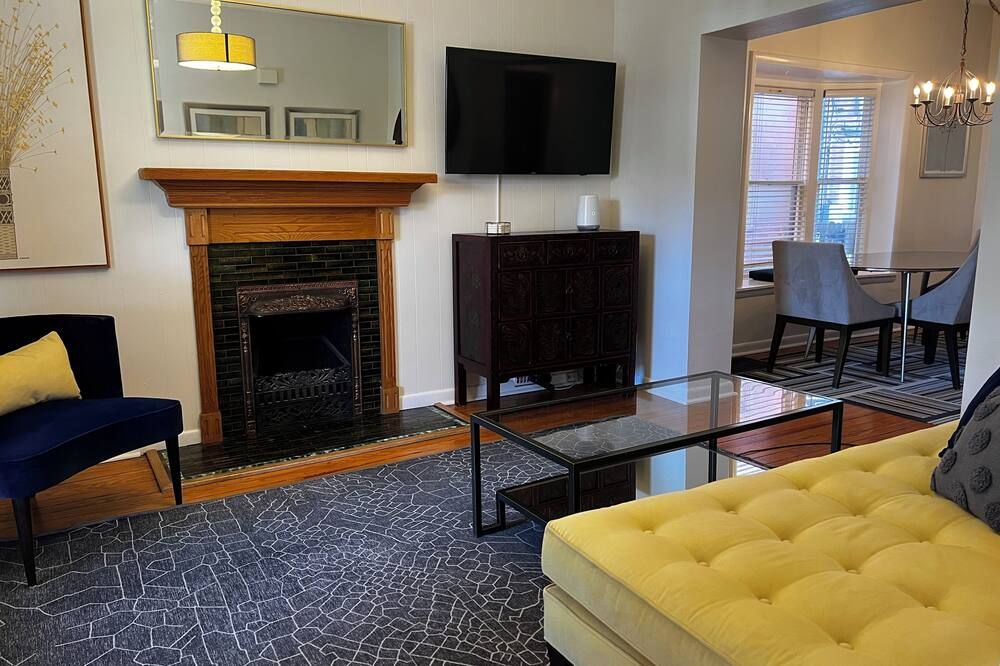 Unbeatable Location - Utilities included! - Denver - Wohnzimmer