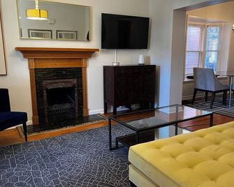 Unbeatable Location - Utilities included! - Denver - Sala de estar