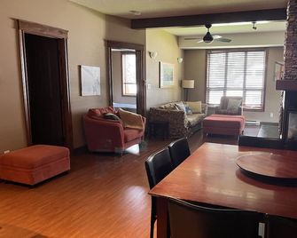 4-Bedroom Condo in Radium, BC - Radium Hot Springs - Restaurant