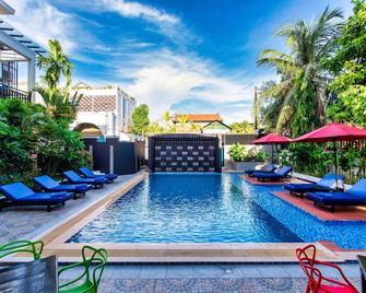 Peak Elite Boutique - Ciudad de Siem Riep - Piscina