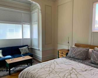 Sunny Victorian Studio in Pacific Heights - Germantown - Bedroom