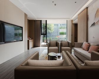 Jinyuan Zhangfei International Hotel - Bazhong - Living room