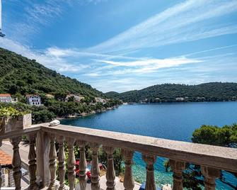 Apartments by the sea Ubli, Lastovo - 16599 - Lastovo - Balcony