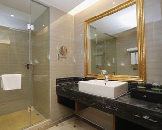 Vienna International Hotel (Mount Emei Crystal Plaza Hotel) - Leshan - Bedroom