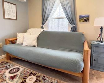 Guest Cabin at Good Earth Farm - 12 mins to TIEC - Spindale - Sala de estar