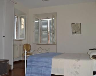 Palazzo Roberti - Monte San Giusto - Schlafzimmer
