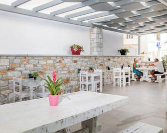 Katerina Roza Studios - Heartfelt Hospitality in the City - Naxos - Restaurant