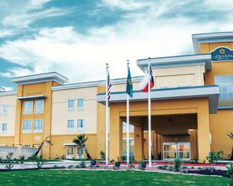 La Quinta Inn & Suites by Wyndham Cotulla - Cotulla - Bygning