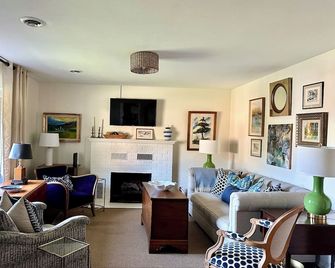 Lewisburg’s Southern Bell, a charming bungalow with a Southern feel! - Lewisburg - Huiskamer