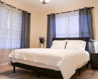 The Laredo Home - 3 bed home in a quiet and safe neighborhood - Laredo - Bedroom