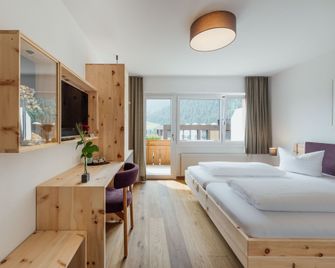 Hotel Kruezli - Tujetsch - Chambre