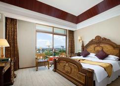 Golden Zone Hotel - Xishuangbanna - Bedroom
