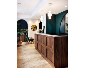 Hotel Jean-Gabriel Montmartre - Paris - Front desk