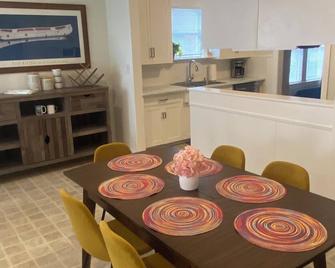 Classic Updated UT/Hancock Home - Minutes from Campus & Downtown - Austin - Salle à manger