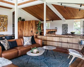 A Perfect Stay - Cape Breeze - Byron Bay - Front desk