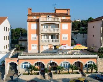 Apartments Valentino - Vrsar - Gebäude