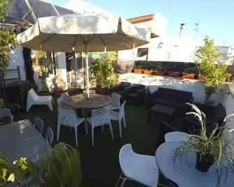 The Spot Central Hostel - Siviglia - Patio
