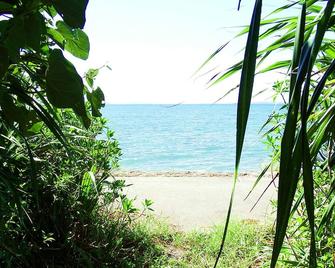 Sea Side Yaka - Kin - Beach