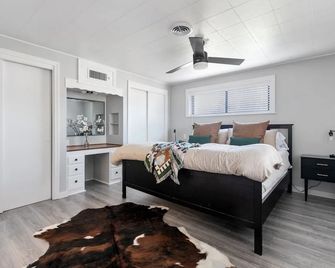 Altes Eckert Stolz 3 Bedroom Home by RedAwning - Stonewall - Habitación
