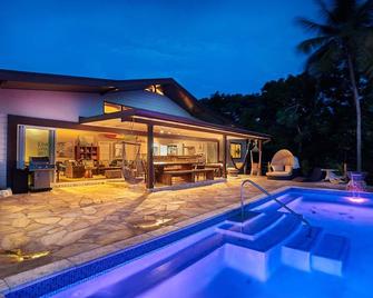 Eagle's Base Villa & Cottage - Scarborough - Pool