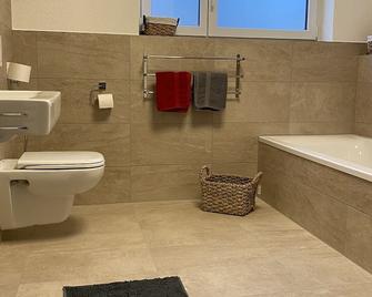 Sunny Home 3-room apartment - Göppingen - Bad
