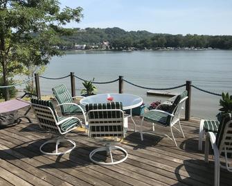 House with private boat dock and beautiful scenic view on the Ohio River - Dover - Patio
