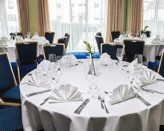 Holiday Inn Munich - South - Munique - Salão de banquetes