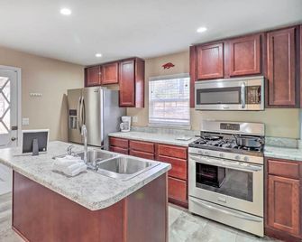 Remodeled Harrison Retreat 6 Mi to Town! - Harrison - Kitchen