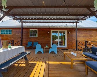 DayDreamer Cottage amidst the Blanco river with private Hot Tub - Wimberley - Patio