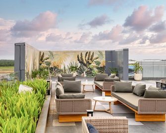 Aston Sorong Hotel & Conference Center - Sorong - Patio