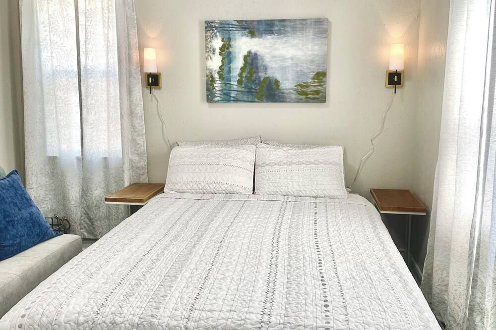 Stylish Apartment Near Downtown Fargo & Sanford Hub - Fargo - Sypialnia