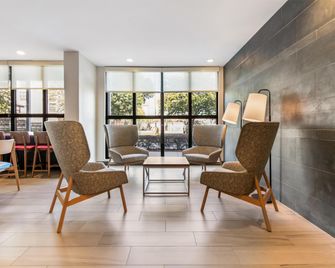 Home2 Suites by Hilton Pensacola I-10 at North Davis Hwy - Pensacola - Lobby