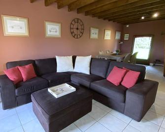 Four-star tranquil retreat - perfect for a driving holiday in the Perigord Vert - La Coquille - Sala de estar
