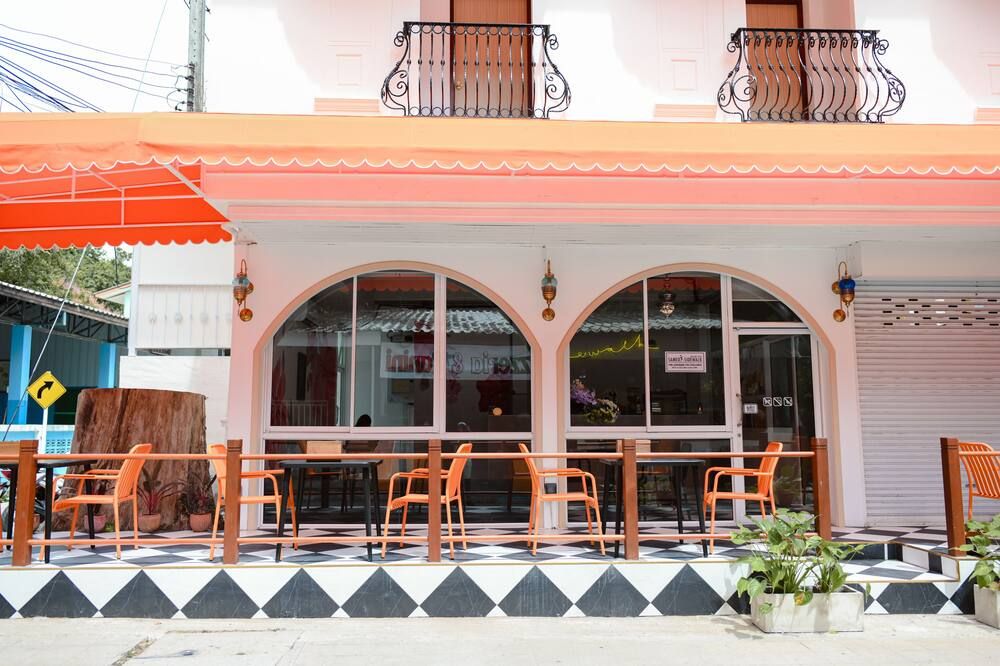 Sidewalk Boutique Hotel