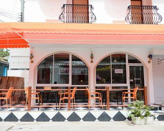 Sidewalk Boutique Hotel - Ko Samet - Patio