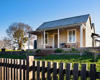 Table Hill Cottage - Daylesford - Building