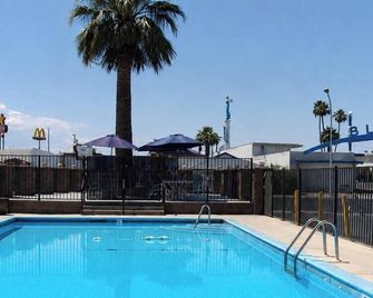 Desert Hills Motel - Las Vegas - Piscina