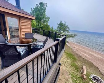 Lake Michigan Cabin w/Hot Tub & Stunning Views - Manistique - Balcony