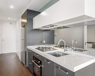 Luxury With Convenience On Your Doorstep! - Melbourne - Phòng bếp