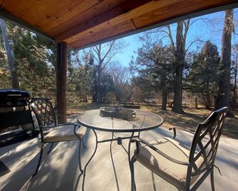 Charming Cabin Retreat: Fireplace and River Views in San Miguel County, NM - Pecos - Balcony