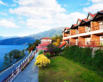 Neelesh Inn - A Luxury Lake view Hotel - Bhimtal - Byggnad