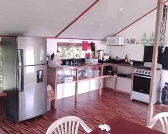 Amaya's Hostel - Parismina - Cocina