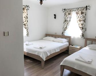 Ada Hotel - Bozcaada - Bedroom